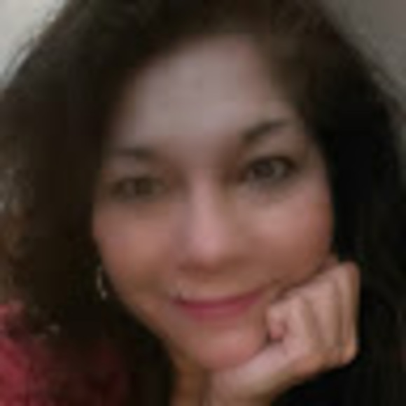 Meet your Posher, Cynthia - Picture 1 of 1